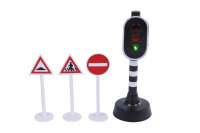 Ampel mit 3 Verkehrsschildern